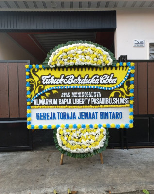Papan Bunga Duka di Tomarundung